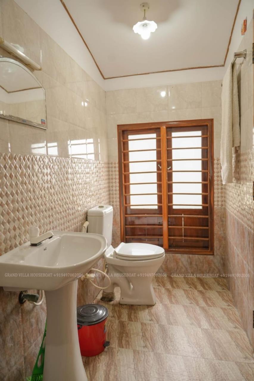 Grand Villa Houseboat Kumarakom Ngoại thất bức ảnh