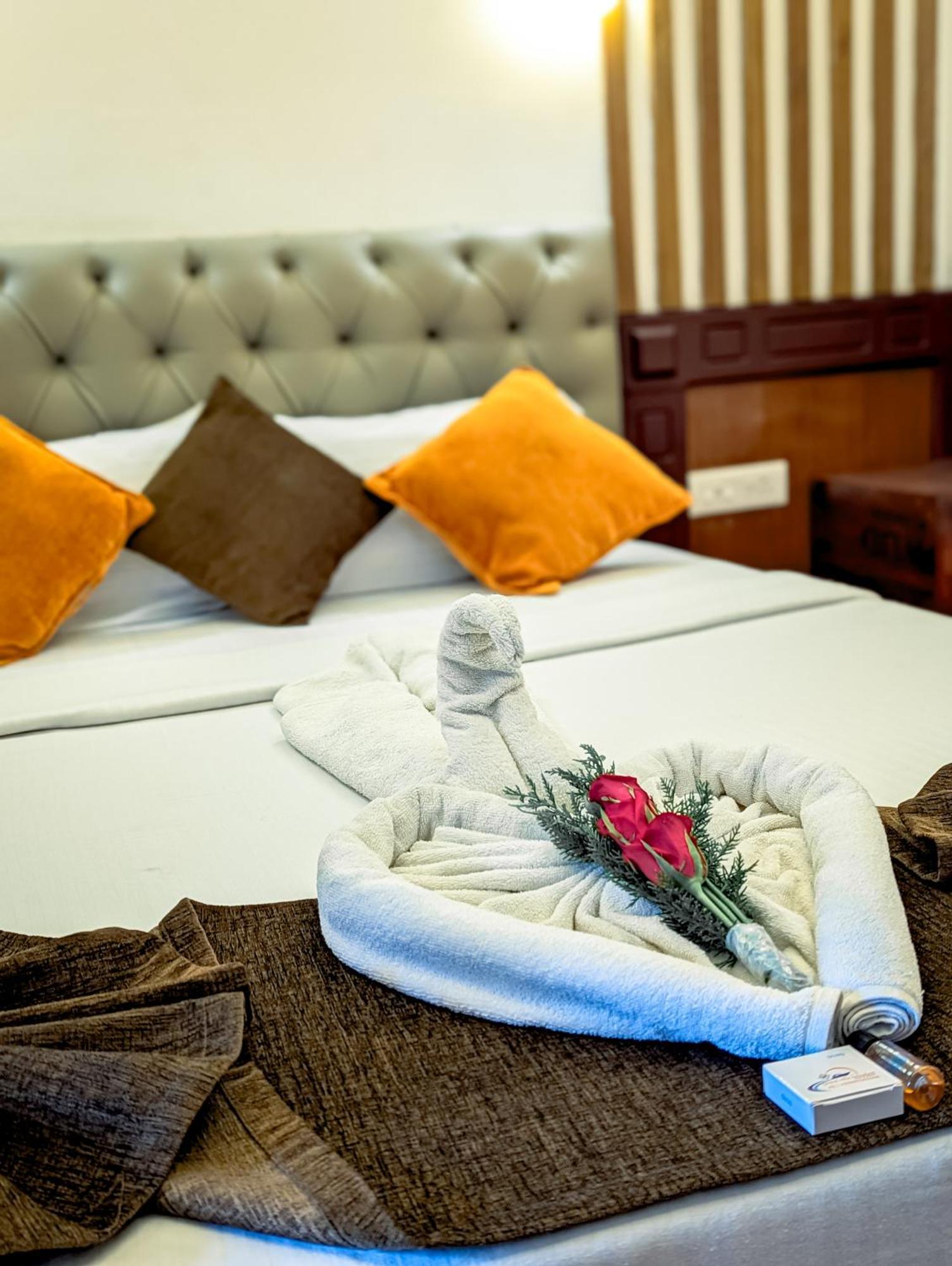 Grand Villa Houseboat Kumarakom Ngoại thất bức ảnh