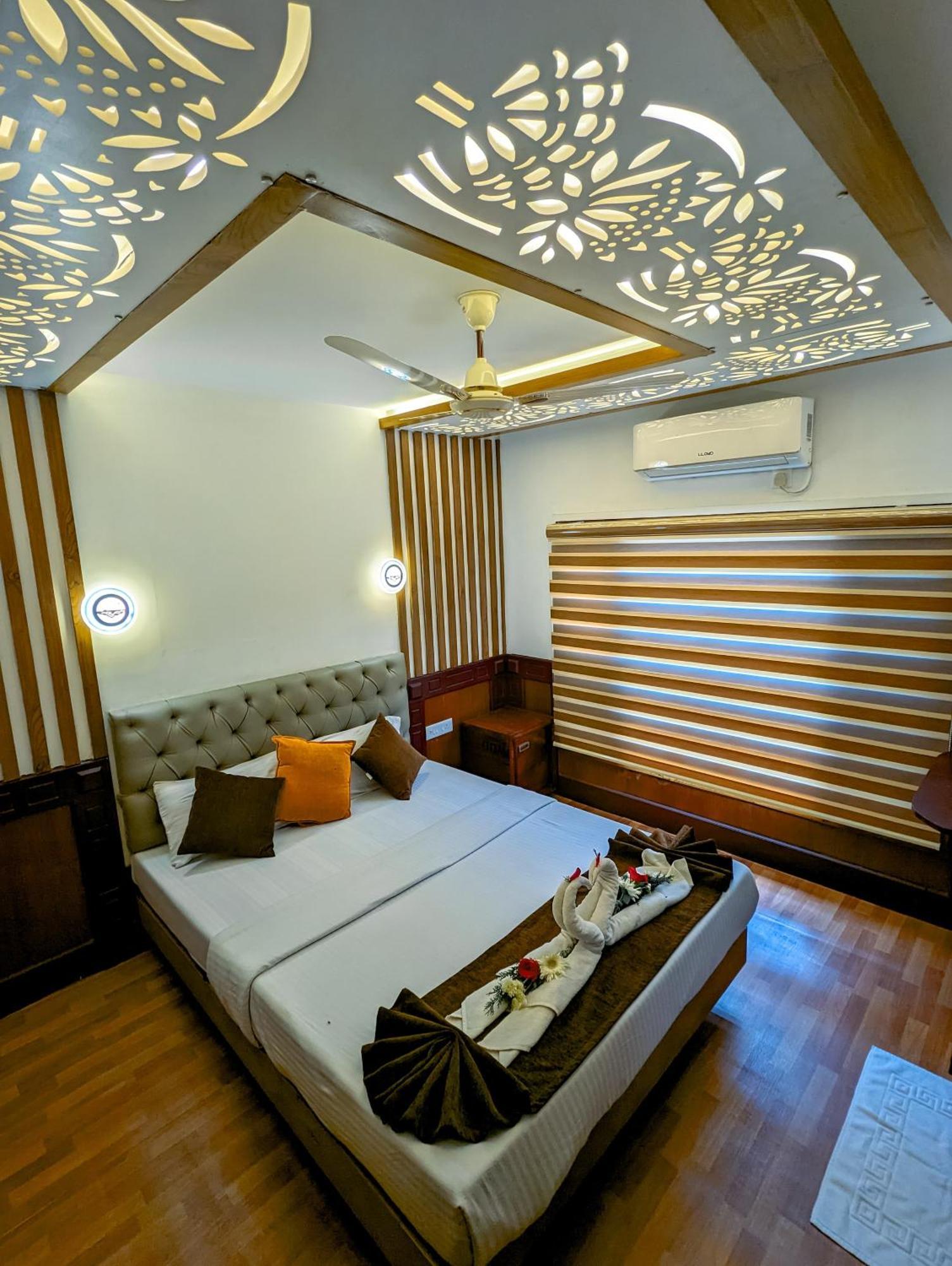 Grand Villa Houseboat Kumarakom Ngoại thất bức ảnh
