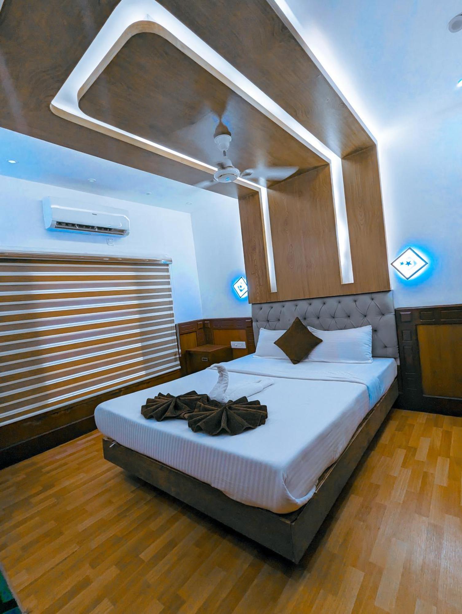 Grand Villa Houseboat Kumarakom Ngoại thất bức ảnh