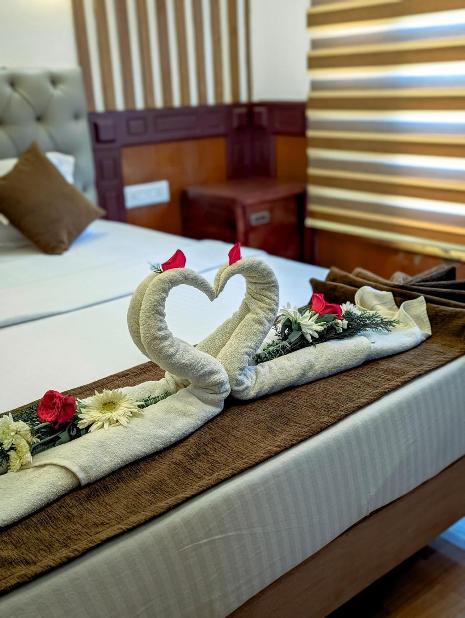 Grand Villa Houseboat Kumarakom Ngoại thất bức ảnh