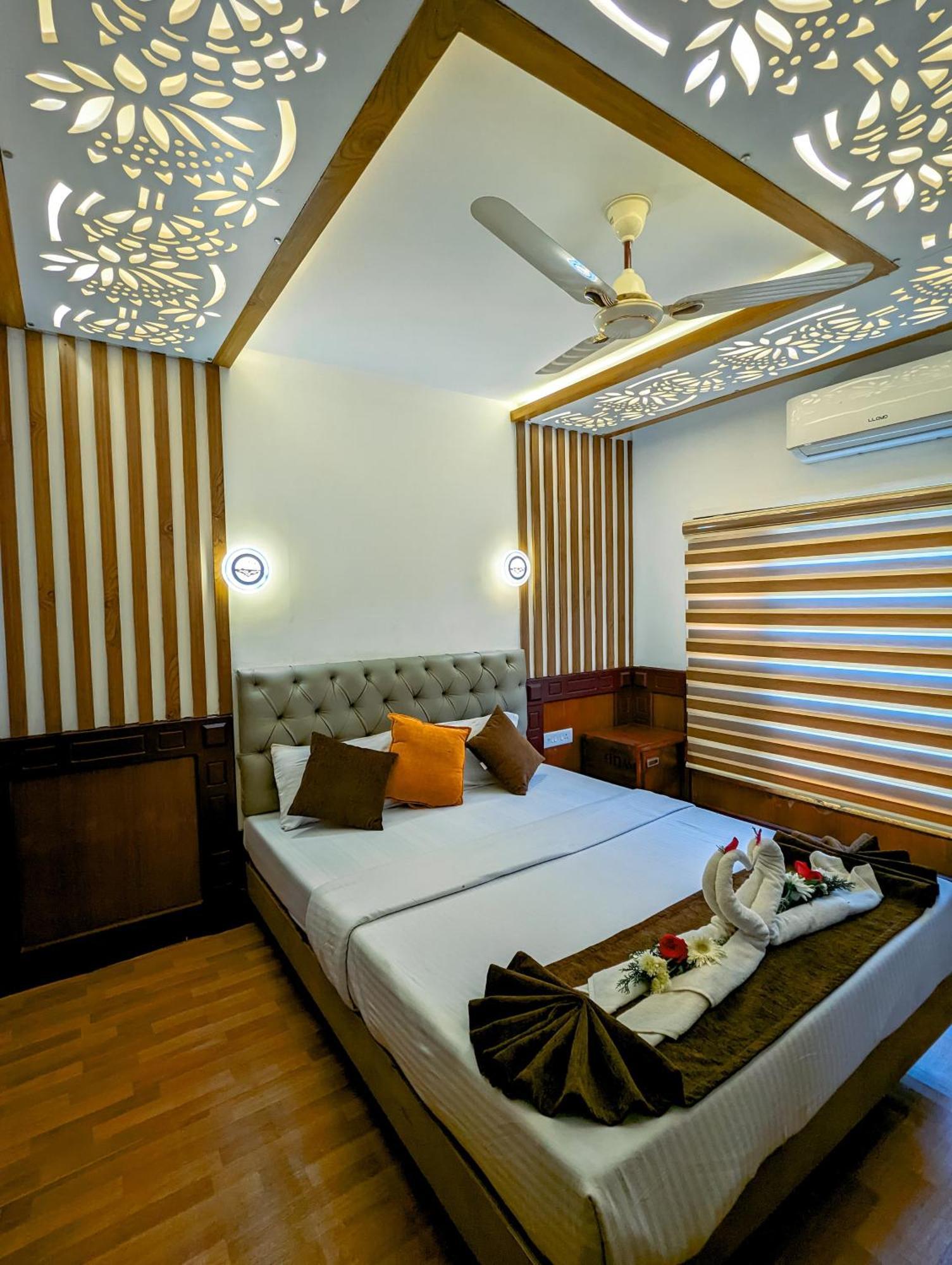 Grand Villa Houseboat Kumarakom Ngoại thất bức ảnh
