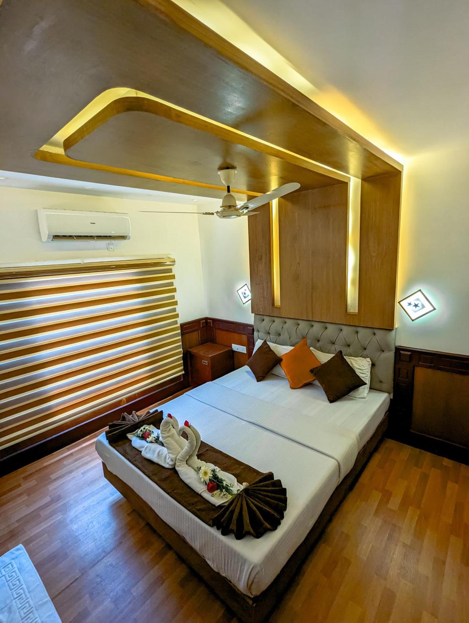 Grand Villa Houseboat Kumarakom Ngoại thất bức ảnh